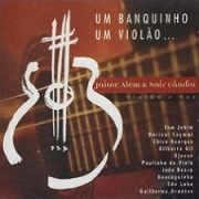 Um banquinho, um violão...